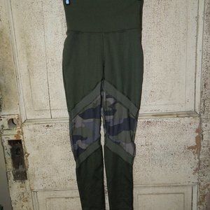 Offline by Aerie "The Hugger" High Waisted Camo Leggings Size Small (W-39)